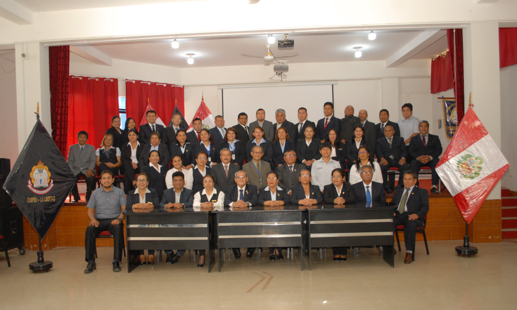 foto grupal de docentes del IESTP Ciro Alegría Bazán